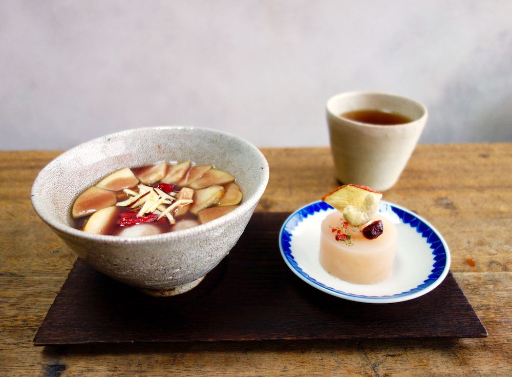 京都・甘党茶屋 梅園 うめぞの茶房 『季節のお志るこ』と『かざり羹