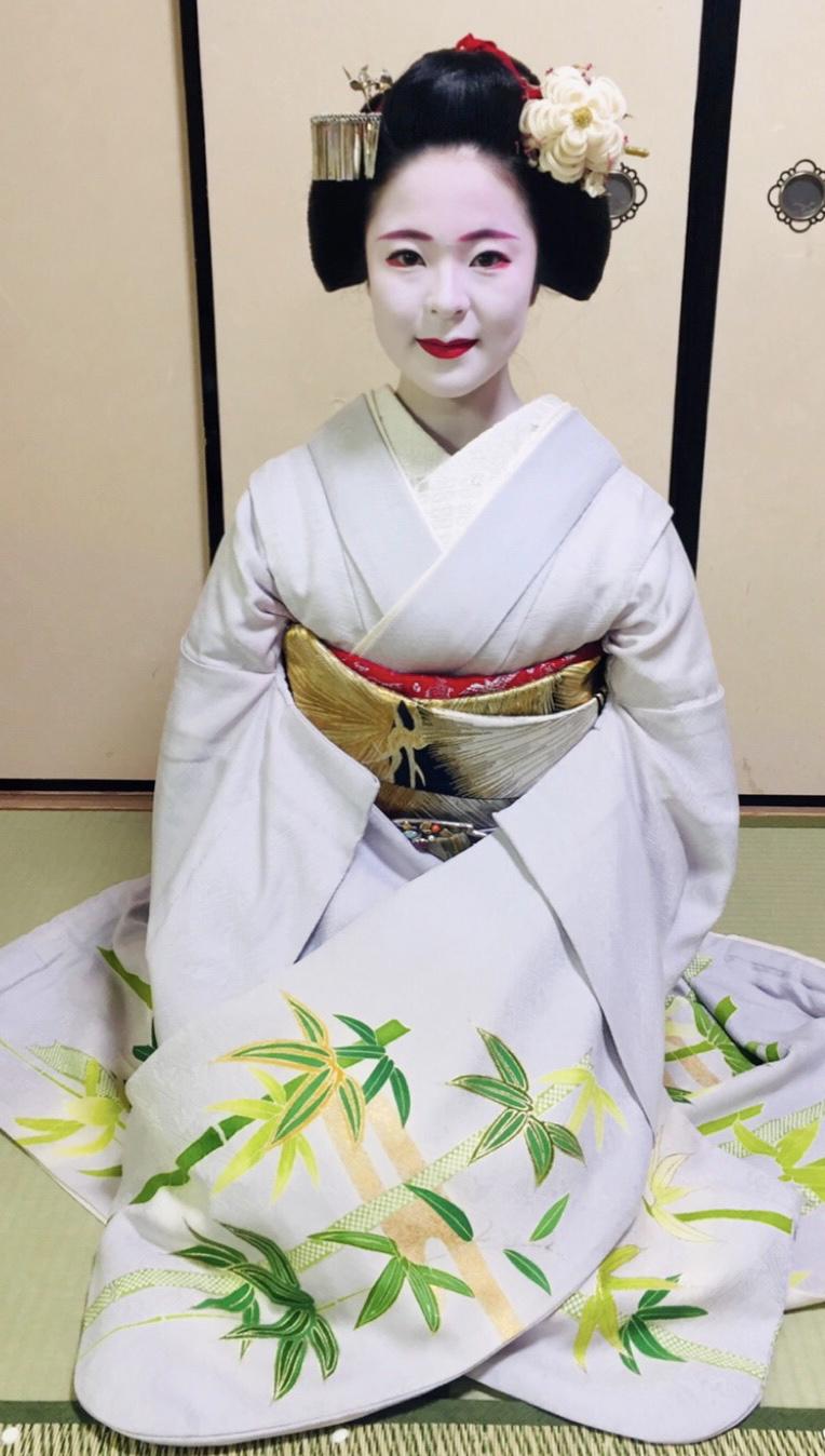 衿替え、そして妹たちの見世出しのこと 「京都・祇園甲部芸妓、佳つ雛 