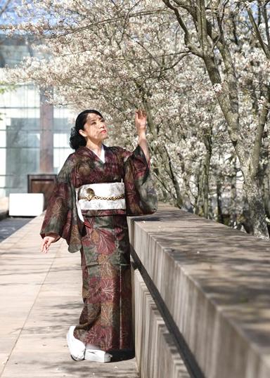 大島紬の反物から、贅沢なコート4種を制作 「MariMaedaの着物 ...