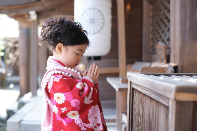 七五三の着物で必要なものとは 三歳の女の子におすすめの着物を解説 着物 和 京都に関する情報ならきものと