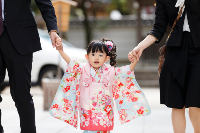 七五三の着物で必要なものとは 三歳の女の子におすすめの着物を解説 着物 和 京都に関する情報ならきものと