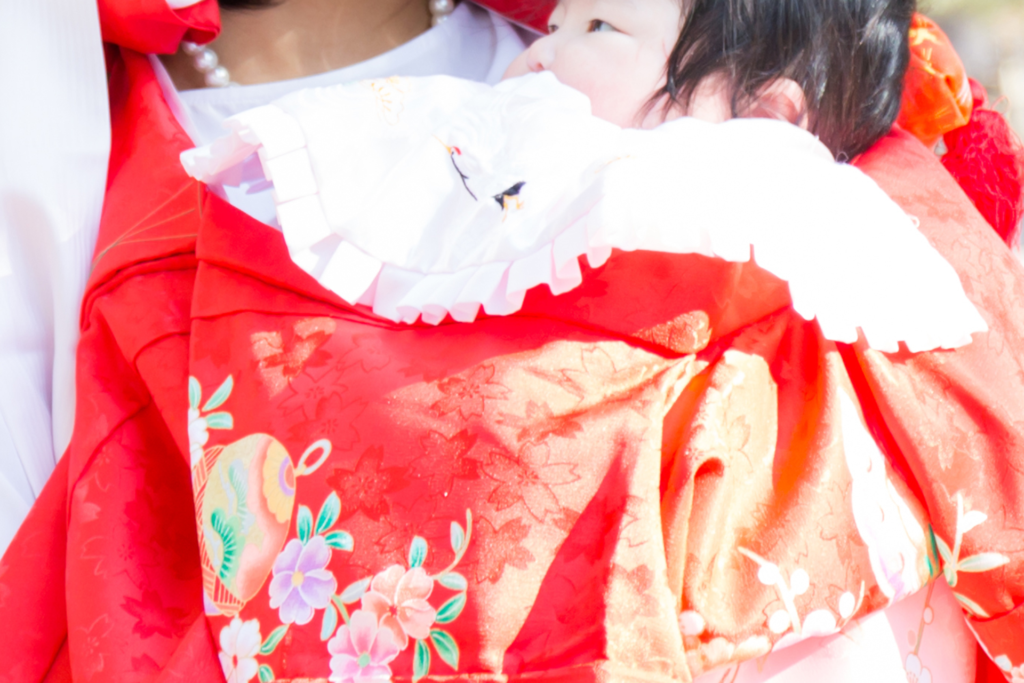 お宮参りの着物の選び方とは 赤ちゃんと ご両親それぞれの装いも紹介 着物 和 京都に関する情報ならきものと