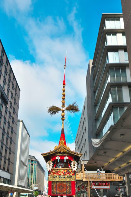 毎年新調！ 祇園祭・長刀鉾保存会の「浴衣」、その図案の魅力と ...