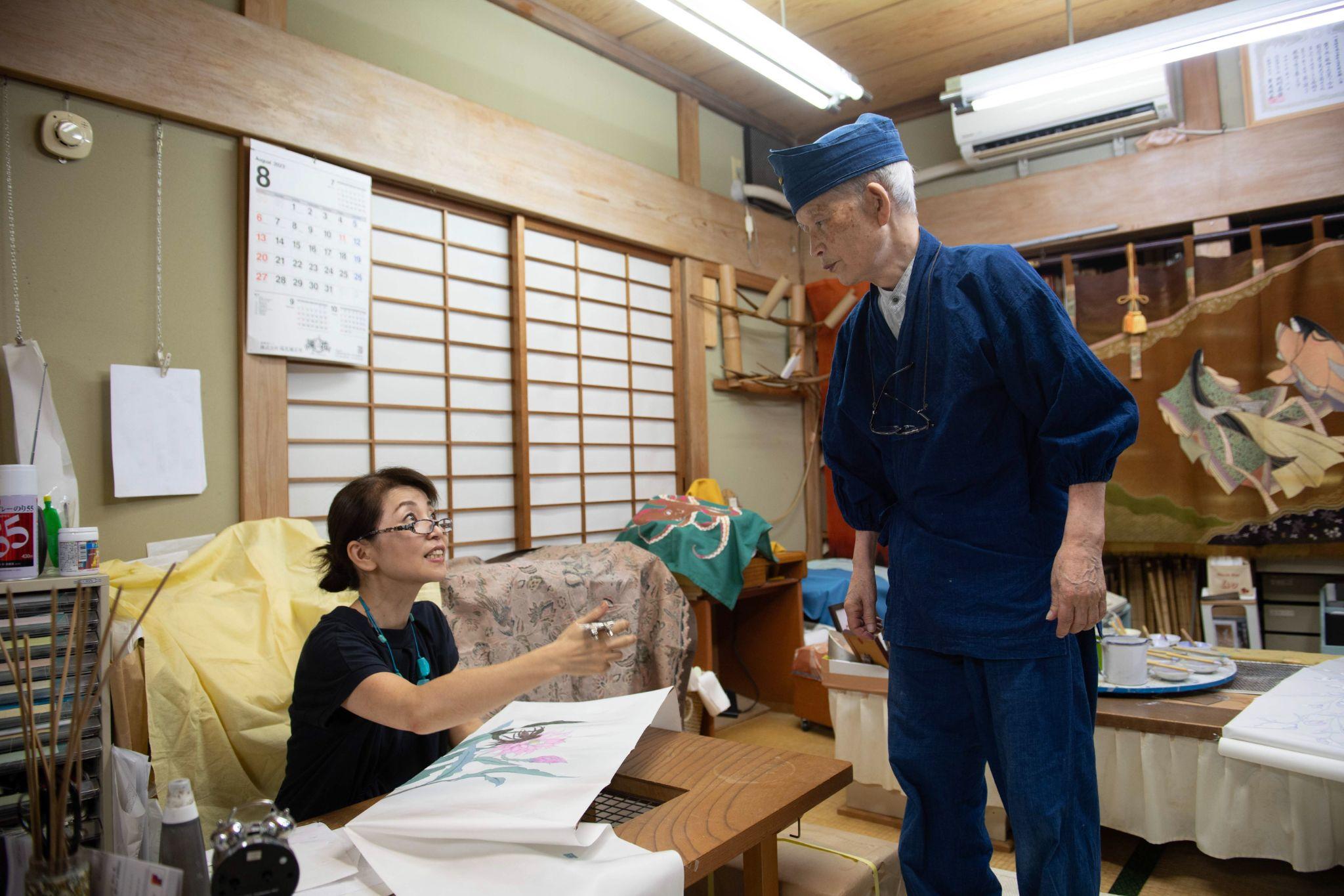 鎌倉友禅 坂井教人さん・坂井三智子さん（神奈川県鎌倉 市）「バイヤー野瀬の、きもの産地巡り」vol.7｜コラム｜きものと（着物メディア）│きものが紡ぐ豊かな物語。－京都きもの市場