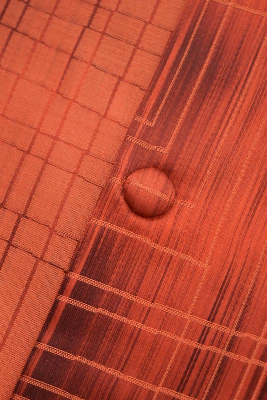 雨降りでもオシャレに 仕立て上がり 中古美品 創作正絹雨コート 抽象格子 モダンデザインに印象的な色彩 コート丈128 5 裄64 5 京都きもの市場 日本最大級の着物通販サイト