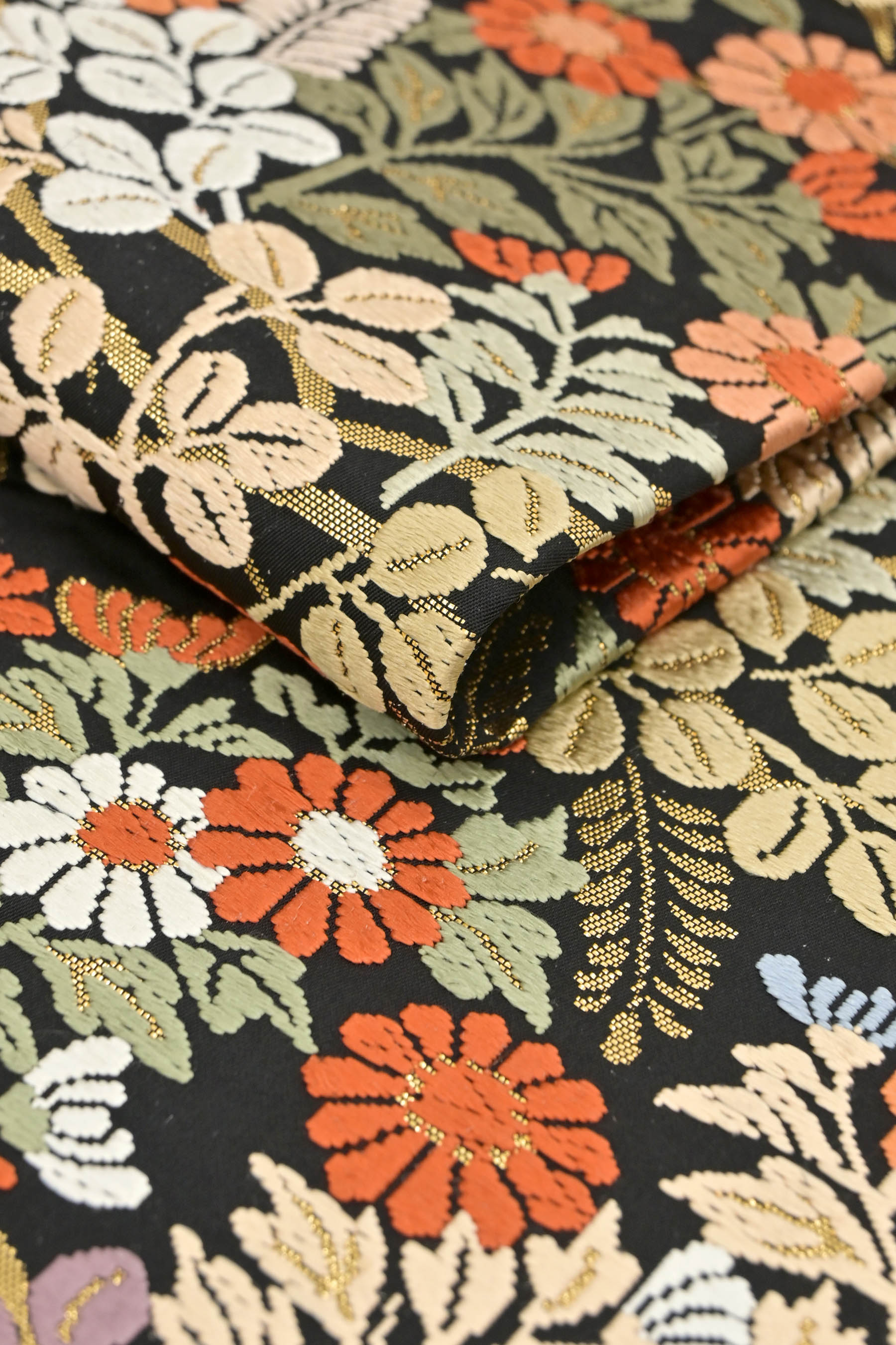 大幅再値下げ‼️縮緬地に菊の刺繍 九寸名古屋帯-商品の画像